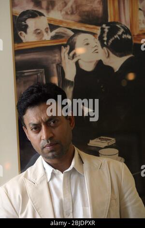 Los Angeles, Kalifornien, USA. Januar 2008. Der Schauspieler IRRFAN KHAN wird in West Hollywood fotografiert. Khan zog nahtlos von Bollywood zum Theater, zu Hollywood-Action und Art House. Kredit: Ringo Chiu/ZUMA Wire/Alamy Live News Stockfoto