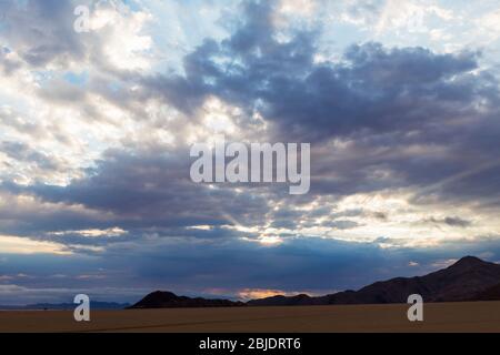 Wolken am Morgen in der Wüste Stockfoto