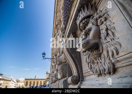 Löwenkopfrelief an der Fassade des Palazzo Pitti, Florenz, Toskana, Italien Stockfoto