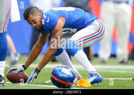 16. September 2012: New York Giants Wide Receiver Domenik Hixon (87) sucht nach seinem Helm, nachdem er ihn bei einem Spiel während einer Woche 2 NFL NFC Matchup Be verloren hat Stockfoto