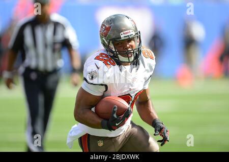 16. September 2012: Tampa Bay Buccaneers auf dem Rückweg Doug Martin (22) trägt den Ball während eines NFL NFC Matchup der Woche 2 zwischen dem Tampa Bay Buccaneer Stockfoto