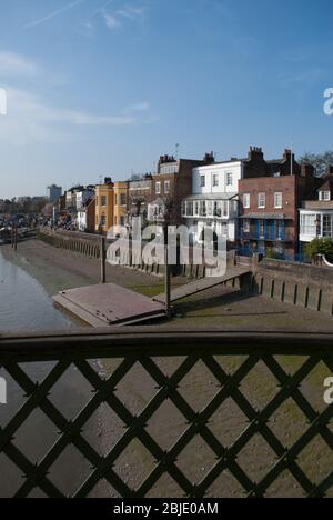 Lower Mall Hammersmith Bridge Riverside Furnivall Gardens Rutland Grove, Hammersmith, London W6 Öffentlicher Raum Landschaft Flusshaus Stockfoto