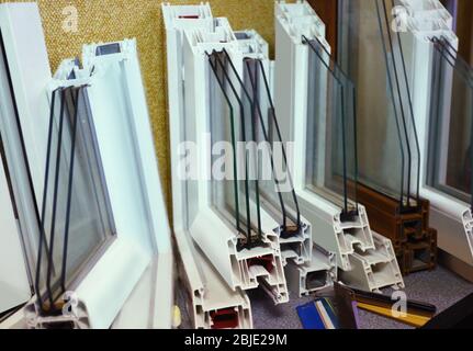 Set von Fensterprofilen im Shop Stockfoto