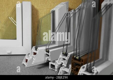 Set von Fensterprofilen im Shop Stockfoto