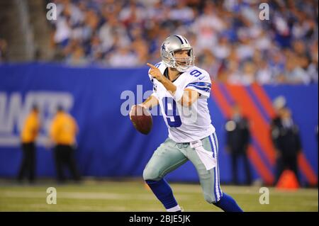 05. September 2012: Dallas Cowboys Quarterback Tony Romo (9) rollt während eines NFL Matchup der Woche 1 zwischen den Dallas Cowboys und New Yor aus der Tasche Stockfoto