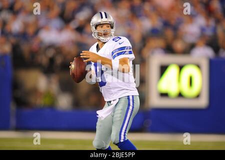 05. September 2012: Dallas Cowboys Quarterback Tony Romo (9) rollt während eines NFL Matchup der Woche 1 zwischen den Dallas Cowboys und New Yor aus der Tasche Stockfoto