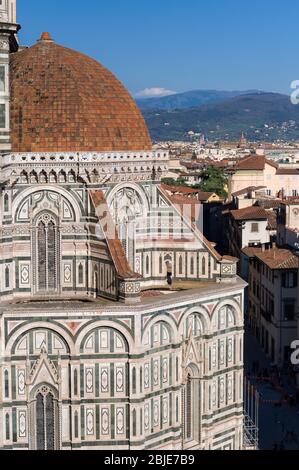 Die Kuppel der Basilika Santa Maria del Fiore (Basilika Santa Maria del Fiore). Blick vom Campanile von Giotto. Florenz, Toskana, Italien. Stockfoto