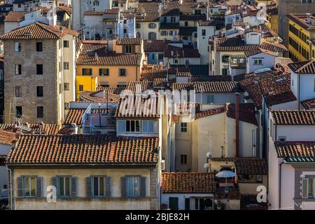 Florentinische Dächer und Fenster. Luftaufnahme der Stadt vom Giotto's Campanile. Florenz, Toskana, Italien. Stockfoto