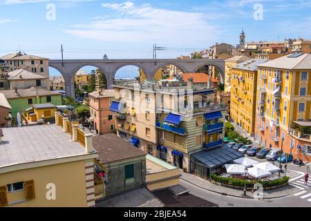 Bogliasco, Italien - 20. August 2019: Malerischer Ferienort Bogliasco an der ligurischen Küste bei Genua in Ligurien, Italien Stockfoto