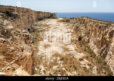 Überreste des Steinbaus in der Nähe von Mnajdra Tempel, Qrendi, Malta Stockfoto