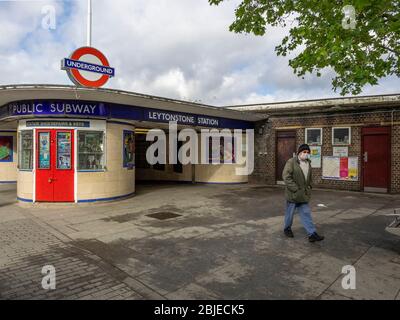 Leytonstone. London. GROSSBRITANNIEN. April, am 29. April 2020 um 8 Uhr. Foto der U-Bahn-Station Leytonstone während der Absperrung zur morgendlichen Rush Hour. Stockfoto