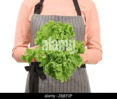 Junge Frau in Schürze mit einem Bündel frischen Salat, Nahaufnahme Stockfoto