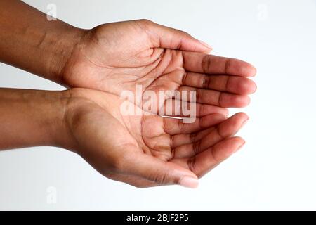 Isolierte offene Hände Betteln oder zeigen und Objekt Stockfoto