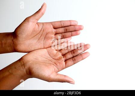 Isolierte offene Hände Betteln oder zeigen und Objekt Stockfoto