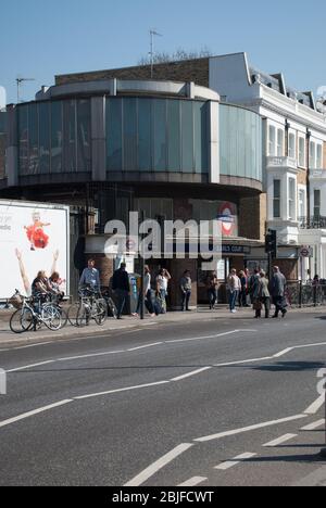 London Underground Warwick Road Entrance Rotunda Glass Concrete Earls Court Underground Station Earls Court Road, Earl's Court, London SW5 9AA Stockfoto