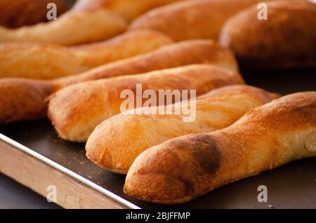 Eine Gruppe von frischem französischem Baguette-Brot Stockfoto