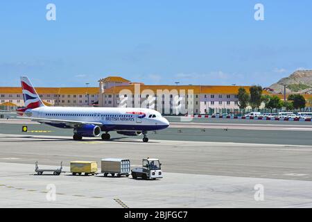 GIBRALTAR, GROSSBRITANNIEN -29 APR 2019- Ansicht eines Flugzeugs von British Airways (BA) am Gibraltar International Airport (gib) oder North Front Airp Stockfoto