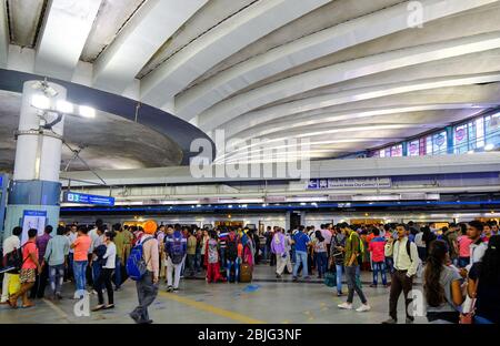 Neu Delhi / Indien - 19. September 2019: Rajiv Chowk U-Bahn-Station von Delhi Metro-System, unterhalb Central Park von Connaught Place in Neu Delhi, I Stockfoto