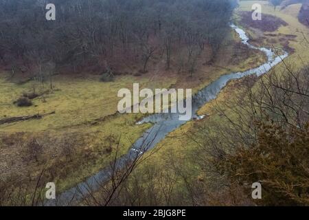 Rush Creek Valley von Bluff in Enterprise Rest Area gesehen Eastbound entlang der Interstate 90 in Minnesota, USA Stockfoto