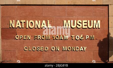 Neu Delhi / Indien - 26. September 2019: Informationafel des National Museum of India in Neu Delhi, die Sammlung von Artefakten von 5,000 y beherbergt Stockfoto