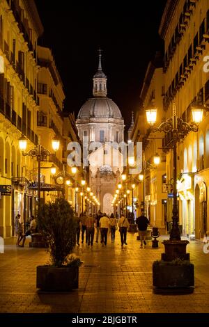 Nachtansicht der Kathedrale-Basilika unserer Lieben Frau von der Säule aka Basílica de Nuestra Señora del Pilar in Zaragoza, Spanien, Europa Stockfoto