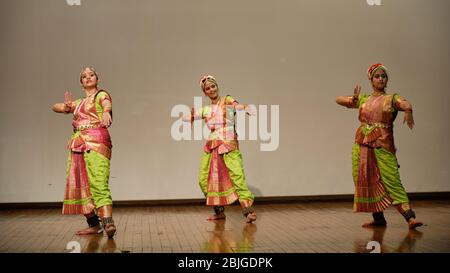 Delhi / Indien - Oktober 2019: Klassischer indischer Kathak-Tanz in Neu Delhi, Indien Stockfoto