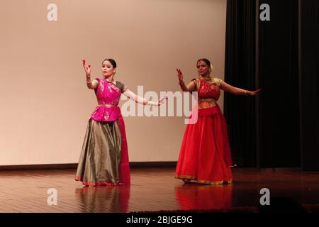 Delhi / Indien - Oktober 2019: Klassischer indischer Kathak-Tanz in Neu Delhi, Indien Stockfoto