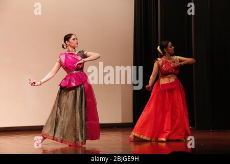 Delhi / Indien - Oktober 2019: Klassischer indischer Kathak-Tanz in Neu Delhi, Indien Stockfoto