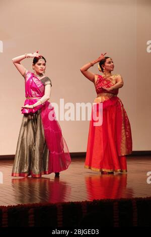 Delhi / Indien - Oktober 2019: Klassischer indischer Kathak-Tanz in Neu Delhi, Indien Stockfoto