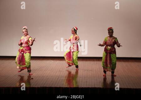 Delhi / Indien - Oktober 2019: Klassischer indischer Kathak-Tanz in Neu Delhi, Indien Stockfoto