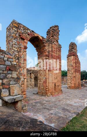 Überreste des Qutb Minar Complex, UNESCO-Weltkulturerbe in Delhi, Indien Stockfoto