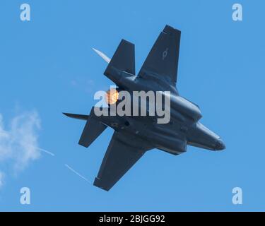 US-Luftwaffenkapitän Kristin 'BEO' Wolfe, F-35A Lightning II Demonstration Team Commander, fliegt während einer Demonstrationspraxis in der Nähe der Hill Air Force Base, Utah, 20. April 2020. Das F-35A Demo-Team hat regelmäßig an der Heimstation geübt, um die Leistung bereit für die Wiederaufnahme der Flugshow-Jahreszeiten (USA Air Force Foto von Capt. Kip Sumner). Stockfoto