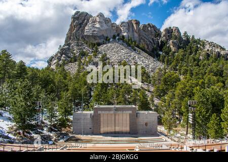 Mt Rushmore, SD, USA - 24. Mai 2019: Die Terrasse mit dem großen Ausblick Stockfoto