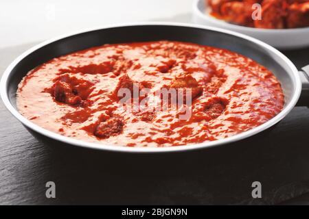Köstliche Murgh Makhani in der Pfanne Stockfoto