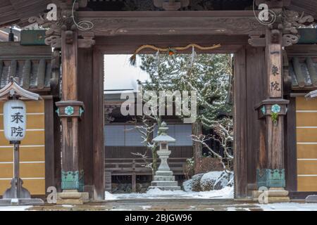 Laternen im Schnee, Koyasan Mount Koya, Wakayama, Japan Stockfoto