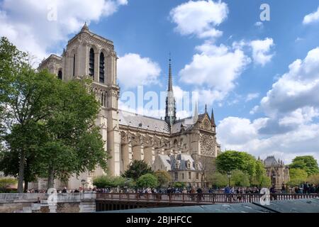 PARIS, FRANKREICH - 29. APRIL 2017: Berühmte Kathedrale Notre Dame de Paris Stockfoto