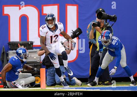 15. September 2013: Denver Broncos breiter Empfänger Andre Caldwell (12) macht einen 36 Yard Empfang als New York Giants freie Sicherheit Ryan Mundy (21) und New Stockfoto