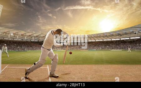 Batsman verteidigt einen Ball während eines Spiels im Stadion Stockfoto