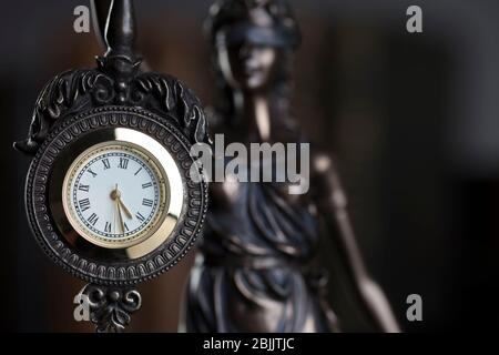 Recht und Gerechtigkeit. Themis Statue im Richteramt. Stockfoto