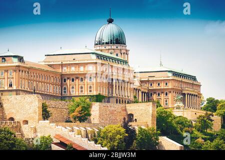 Ungarn, Budapest - 26. Mai 2019: Budaer Schloss - Barockgebäude, berühmte Touristenattraktion Stockfoto