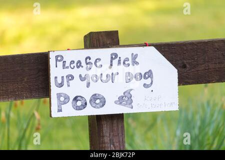 Bitte holen Sie sich Ihr Hundeschild Poo, uk Stockfoto