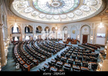 Bukarest, Rumänien - 28. April 2020: Senatssaal im rumänischen Parlamentspalast. Stockfoto