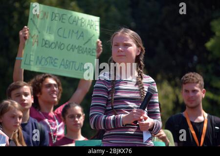 Roma, Italien. April 2020. Greta Tintin Eleonora Ernman Thunberg ist eine schwedische Aktivistin für nachhaltige Entwicklung und gegen den Klimawandel. Sie ist bekannt für ihre regelmäßigen Demonstrationen vor dem Riksdag in Stockholm, Schweden, unter dem Motto "Skolstrejk foer klimatet". Bild: SPP Sport Press Foto. /Alamy Live News Stockfoto