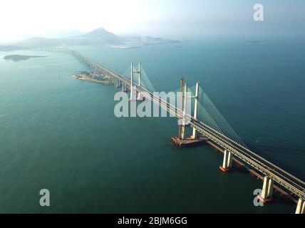 Pingtan, China. April 2020. Die Pingtan-Straße-Straßenbrücke wird am 29. April 2020 in Pingtan, Fujian, China gebaut.(Foto: TPG/cnspphotos) Quelle: TopPhoto/Alamy Live News Stockfoto