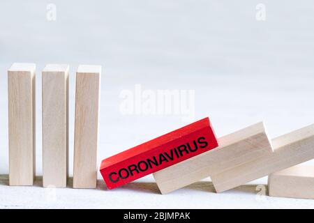 Coronavirus Domino-Effekt infizieren und Wirtschaft Business Disaster Konzept Stockfoto