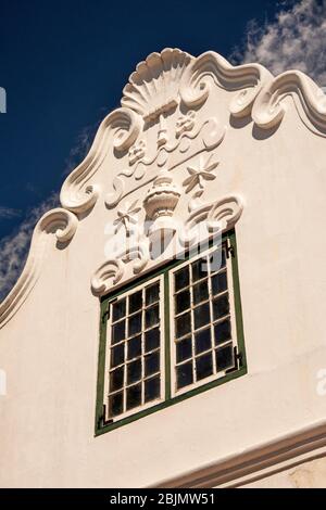 Südafrika, Stellenbosch, Van Riebeeck Street, Village Museum Blettermanhuis. Putz Pargeting Dekoration auf holländischen Cape Stil Giebel Stockfoto