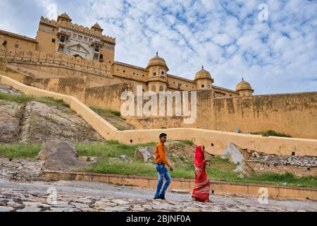 Jaipur, Rajasthan / Indien - 28. September 2019: Touristen besuchen die Amer Fort in Jaipur, Rajasthan, Indien Stockfoto