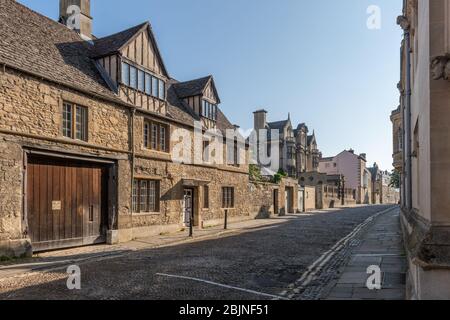 Gebäude gegenüber dem Merton College, an der gepflasterten Merton Street Stockfoto