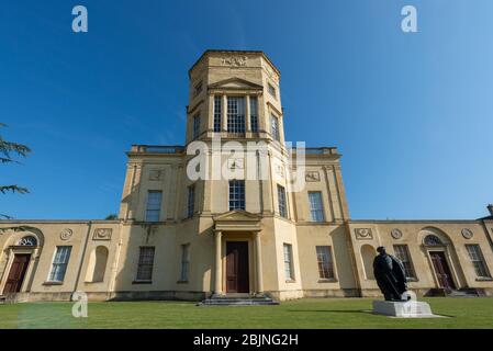 Das Radcliffe Observatory, Teil des Green Templeton College, Oxford. Der Bau begann 1772 nach Plänen des Architekten Henry Keene, der zuvor mit Christ Church, University College und Balliol College gearbeitet hatte. Der Grundstein für das Observatorium wurde im Juni 1772 gelegt. Stockfoto