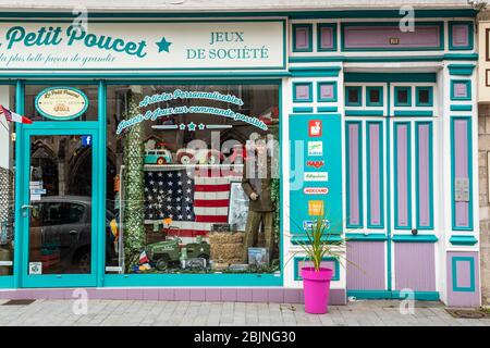 Fensterdekorationen zum 75. Jahrestag des D-Day, Carentan, Normandie, Frankreich Stockfoto